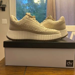 Dolce Vita Dolen Sneaker Size 8